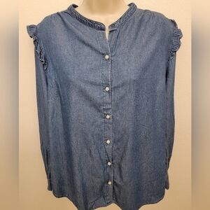 NWT Old Navy Ladies Chambray Button Down Shirt